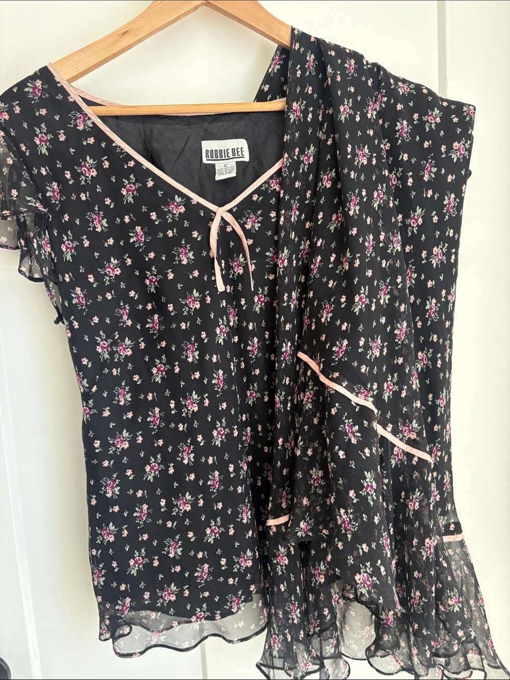100% SILK Robbie Bee vintage  Black Floral V-Neck set with Pink Trim